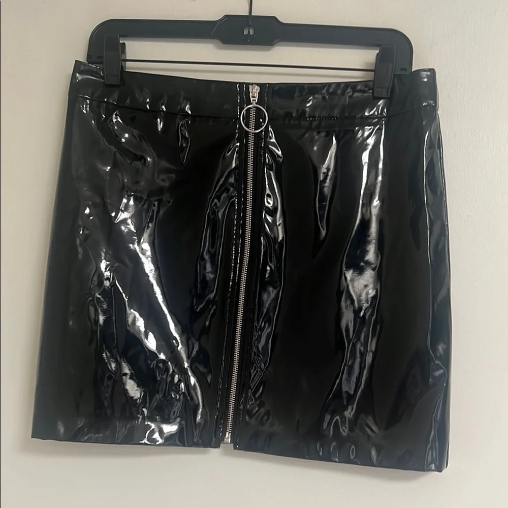 Renvy Zip Front Black Vinyl Mini Skirt M
